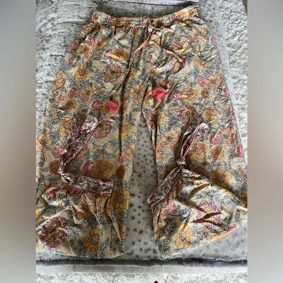 NWOT-Cotton soft lounge capris sz s/m - Picture 1 of 4